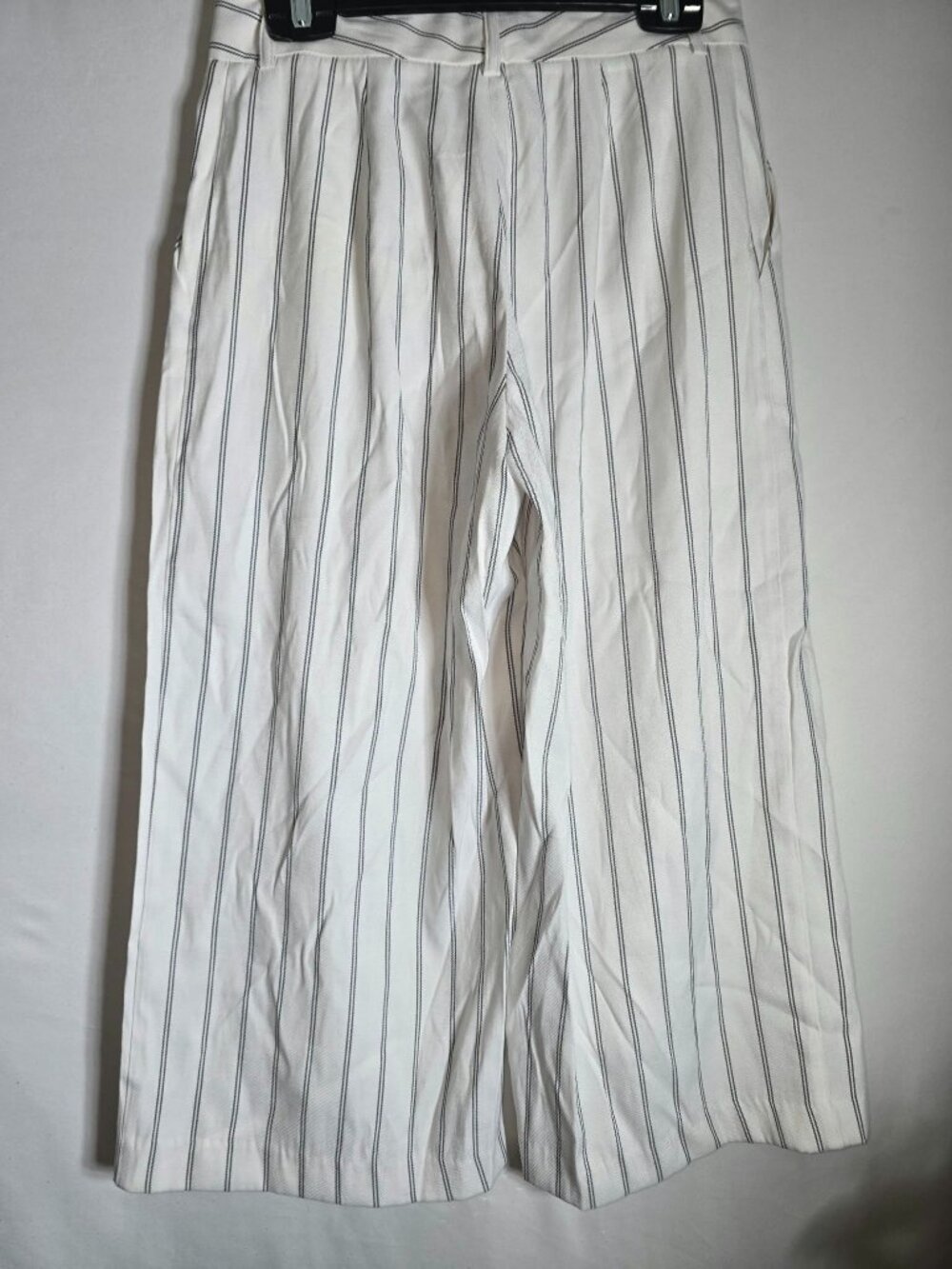 Wide-legged, vertically striped linen-style trousers